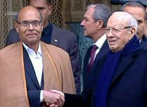 - Au cours d'une courte et belle cérémonie de passation-Marzouki quitte Carthage après avoir salué le président élu Essebsi 2
