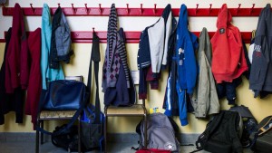 - Polémique en France autour de l’audition par la police d’un enfant de 8 ans accusé d'apologie du terrorisme - b