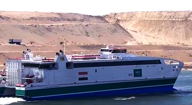 - Le-monde-assiste-à-l’inauguration-du-nouveau-canal-de-Suez-4