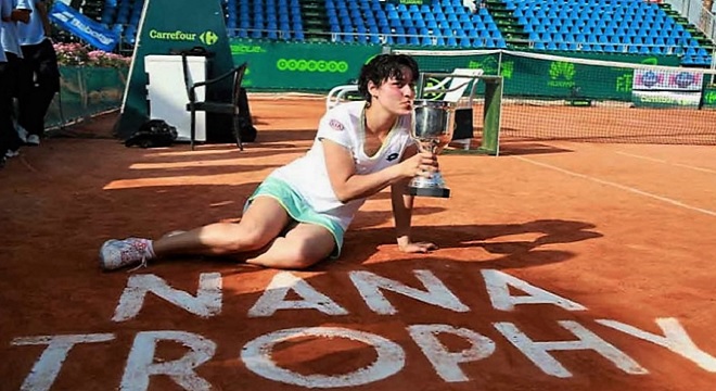 - Nana-Trophy-2016-finale-Jeu-Set-et-Match-Ons-Jabeur-bat-la-Suissesse-Romina-Oprandi-3