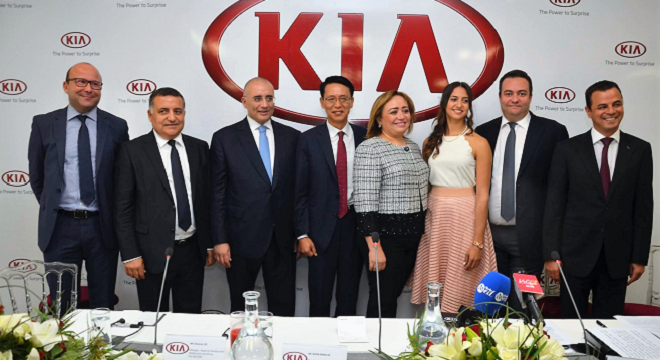 - KIA-MOTORS-sponsorise-l’escrimeuse-Sarra Besbes-lors-de-l’inauguration-du-showroom-du-Kram-0