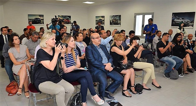 - KIA-MOTORS-sponsorise-l’escrimeuse-Sarra Besbes-showroom-