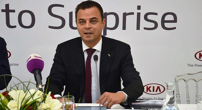 - Mehdi-Mahjoub-KIA-MOTORS-sponsorise-l’escrimeuse-Sarra Besbes