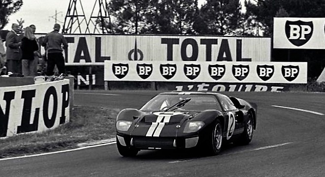 Ford GT40 Mark II - 1966 #2 Ford GT40, chassis P/1046, at the 1966 Le Mans 24 Hours