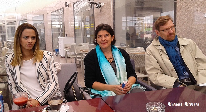 delice-danone-et-taysir-installent-la-1ere-benne-de-tri-selectif-pour-recyclage-de-bouteilles-plastiques-04tt