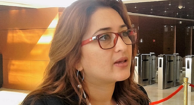 imen-ben-salha-khanchouch-passerelles-une-belle-exposition-de-peinture-fruit-dune-action-rse-dattijari-bank-5