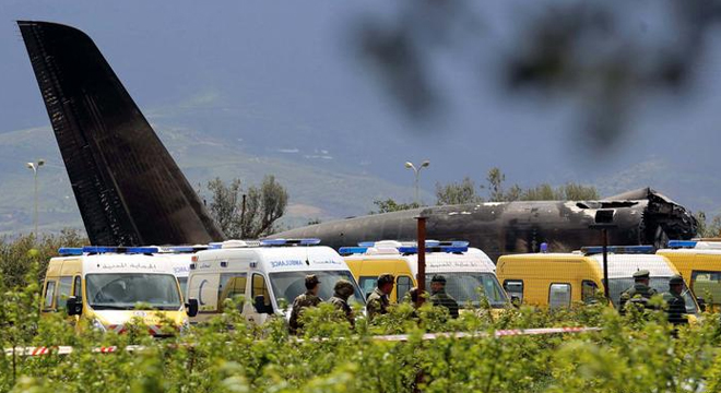 algerie-crash-d'un-avion-militaire03