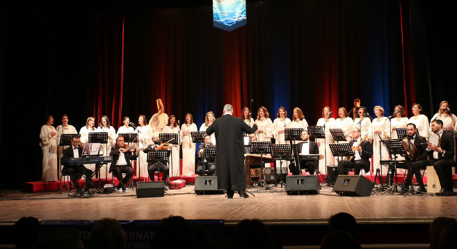 «Les Voix du Soleil» au théâtre municipal: Un spectacle de Grande Qualité