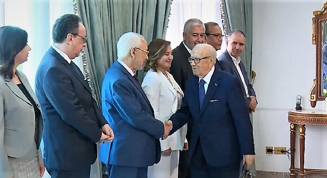 Déroute de Carthage 2 : les uns veulent la tête de Chahed et l’inconnu, alors que le sage « Ghanouchi » est contre et cherche à impliquer l’ARP