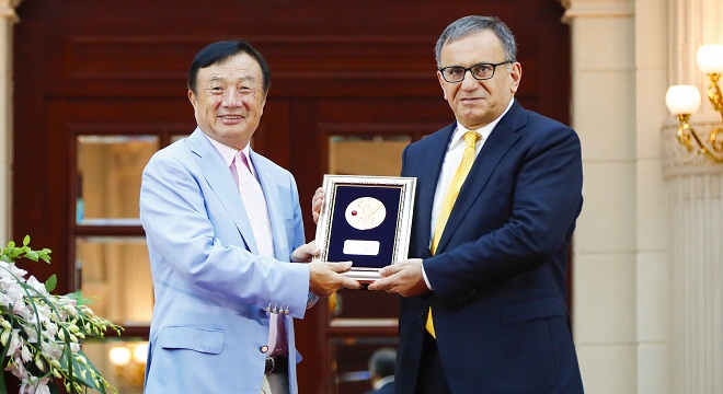 Huawei récompense le Dr. Erdal Arikan, le père fondateur des Codes Polaires pour son dévouement à l’exploration dans le cadre de la recherche fondamentale