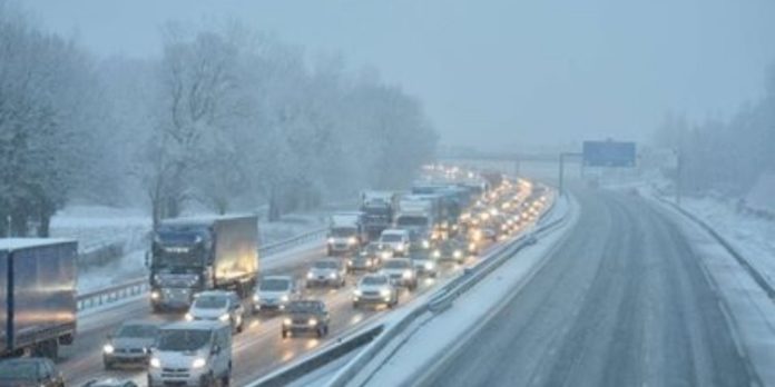 France : La neige bloque les routes, en Haute-Loire