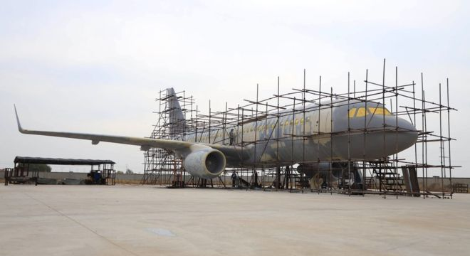 Un paysan chinois fabrique un avion, une réplique du Airbus A320
