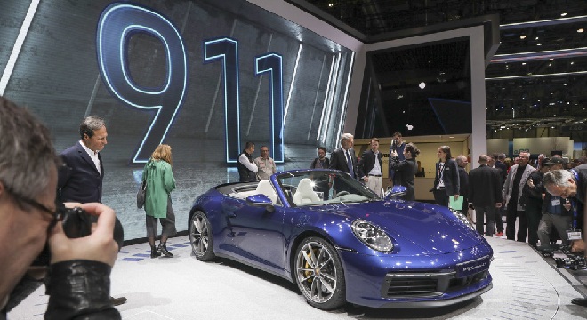 Moteur à l’avant, moteur à l’arrière ou moteur central : Porsche montre l’étendue de sa gamme