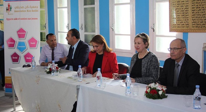 L’Association Kon Sadiki, en partenariat avec l’Association Internationale des Maires Francophones (AIMF) coordonne un projet pédagogique inédit pour le Collège Séjoumi