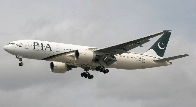 une-passagere-ouvre-par-accident-la-porte-de-lavion-en-cherchant-les-toilettes