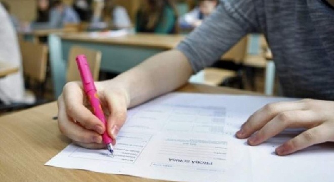 bac-2019-la-session-de-controle-pour-les-40-000-candidats-ajournes-commence-mardi