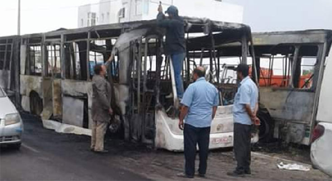 djerba-midoun-2-autobus-entierement-carbonises