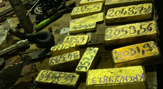 un-douanier-arrete-et-18-kg-dor-saisis