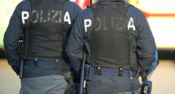Deux policiers tués dans une fusillade devant le siège de la police de Trieste, en Italie