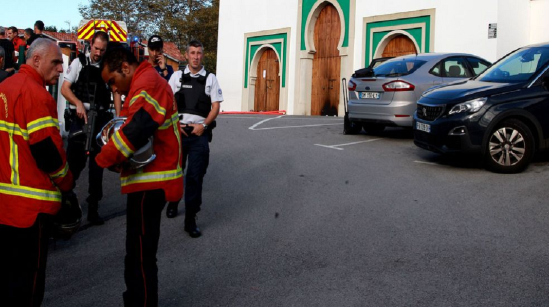 - Bayonne (France)-une attaque contre la mosquée-deux blessés graves et une interpellation