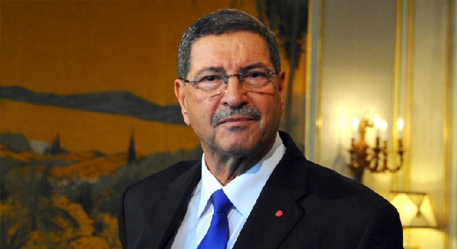 habib-essid-presente-sa-demission