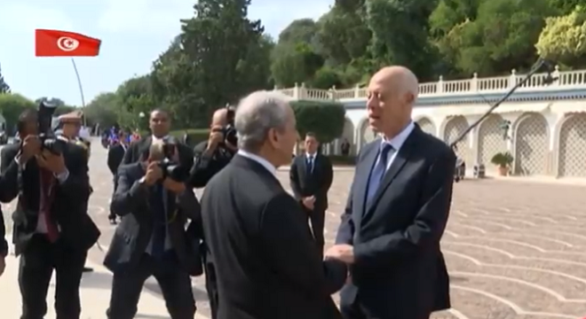 mohamed-ennaceur-quitte-le-palais-de-carthage-vers-son-domicile-videos