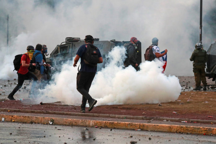 Chili : un séisme ressenti en peine manifestation à Santiago