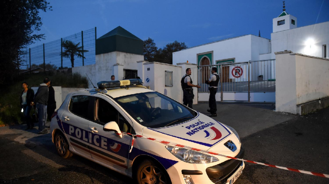 attaque-a-la-mosquee-de-bayonne-le-fils-dune-des-victimes-reclame-la-reconnaissance-dun-acte-terroriste