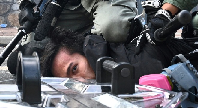 hong-kong-les-transports-de-nouveau-cibles-par-les-manifestants02