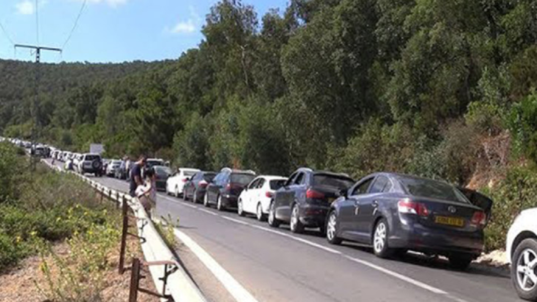 - affluence-d'Ajgériens-aux-frontières-