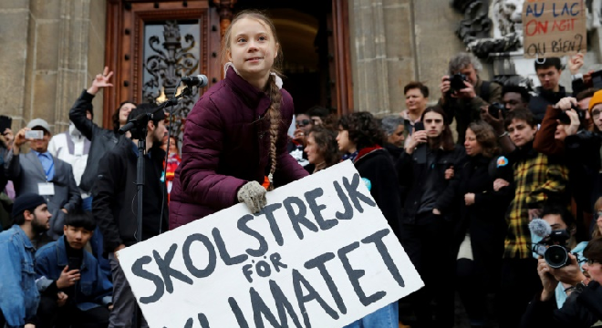 des-centaines-dactivistes-du-climat-en-marche-vers-davos