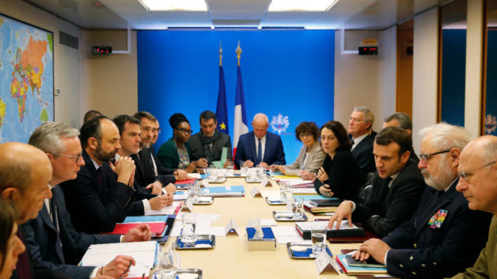 Le gouvernement français annonce de nouvelles mesures contre le coronavirus