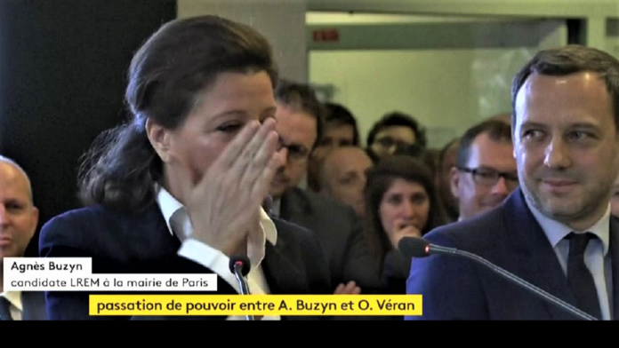 En larmes, Agnès Buzyn quitte le ministère de la Santé, pour candidater à la mairie de Paris