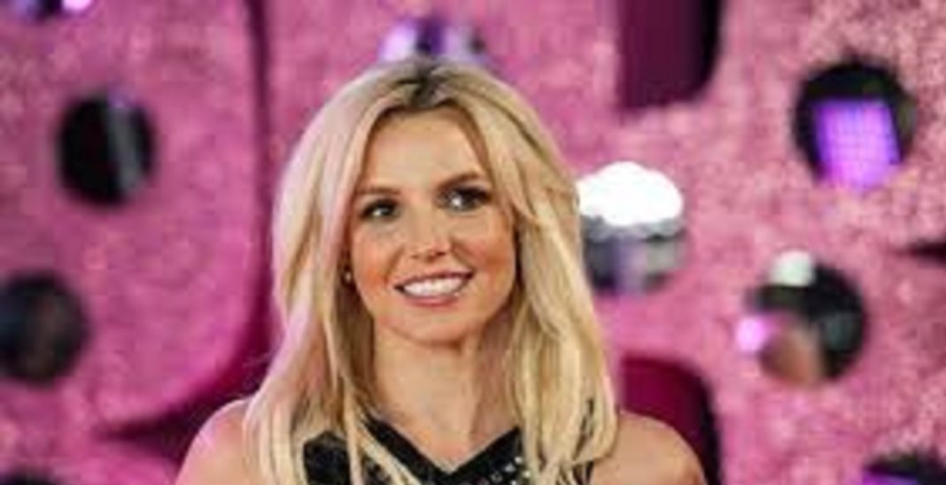 britney-spears-s…-pied-en-dansant