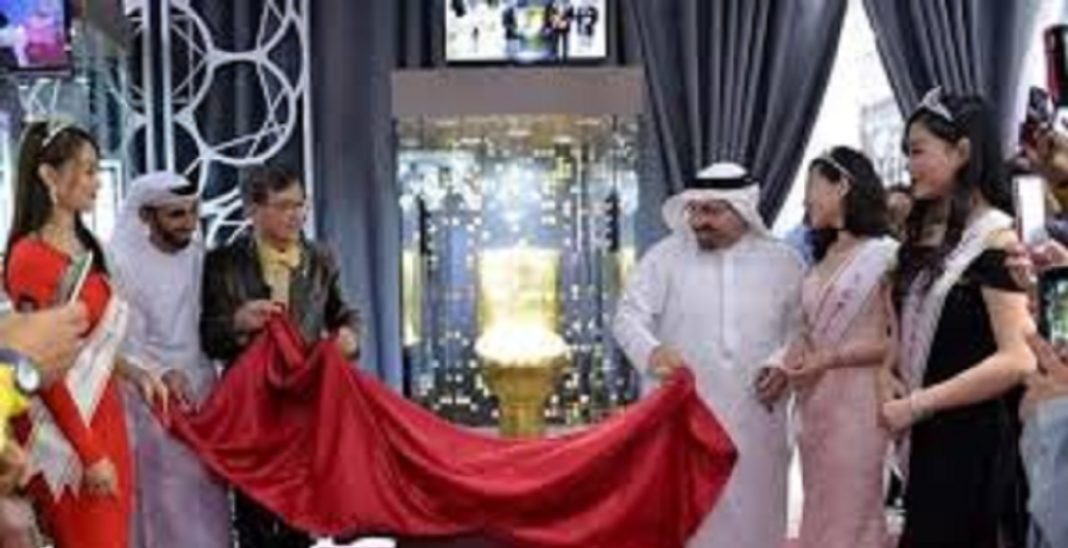 des-toilettes-en…-exposes-a-dubai