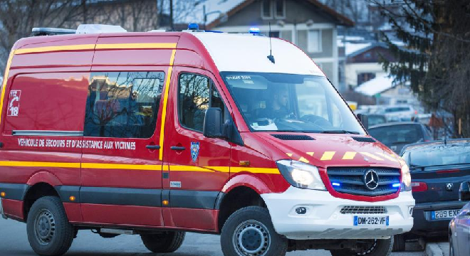 Une femme tombe dans l’eau d’un canal en France avec son bébé de 2 mois : un passant n’a pas hésité à plonger pour les sauver