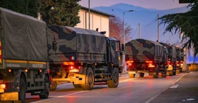 « EN VIDÉO » Scène majestueuse : l’armée italienne transporte les cadavres des victimes pour les brûler