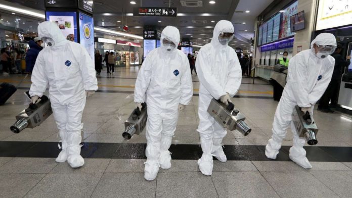 Coronavirus : la contamination de deux employés d’un aéroport britannique inquiète