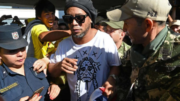 Ronaldinho accusé d’être entré au Paraguay… avec un faux passeport (photo)