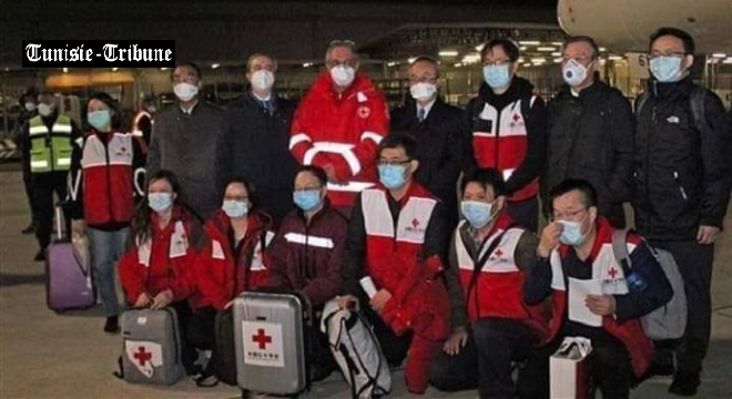 Pour aider à combattre le Coronavirus, une délégation médicale chinoise à l’aéroport de Tunis-Carthage, avec médicaments, matériel et autres accessoires de prévention