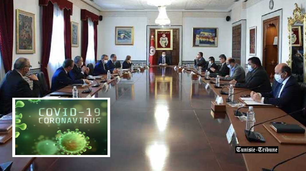 - elyes-fakhfakh-présidant-un-conseil-des-ministres-1070-4ttr