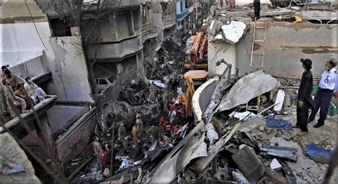 CRASH d'un Airbus A320 à Karachi au Pakistan-00