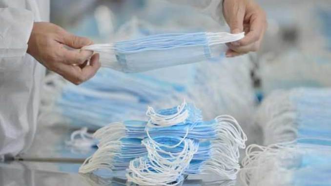 Les masques à usage unique disponibles dans les pharmacies privées