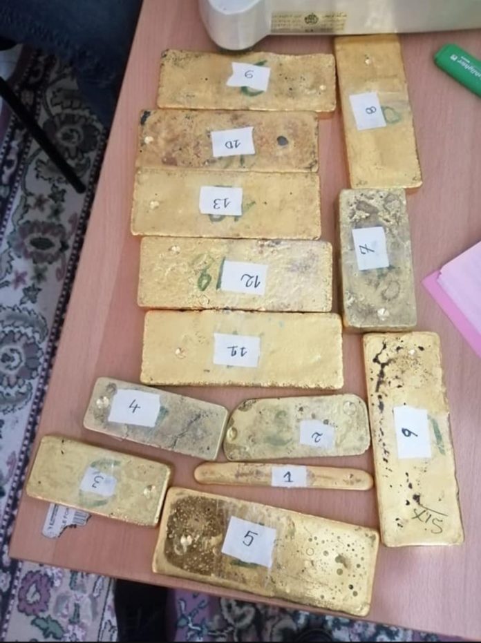 PHOTOS RÉELLES : « La douane frappe fort » 13 lingots d’or et près de 600.000 euros saisis