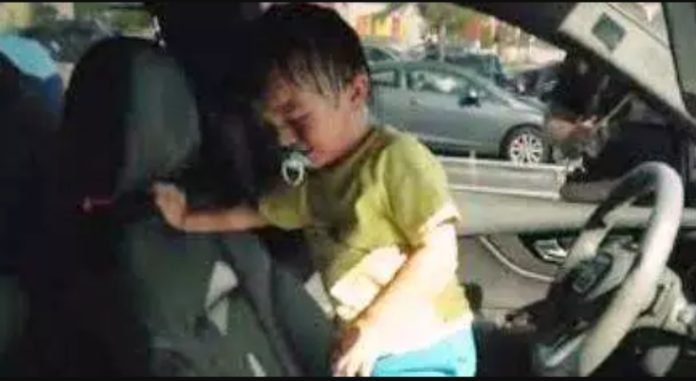 « DRAME » A TUNIS : Enfant de 2 ans meurt asphyxié dans la voiture de son père stationné en plein soleil « details «