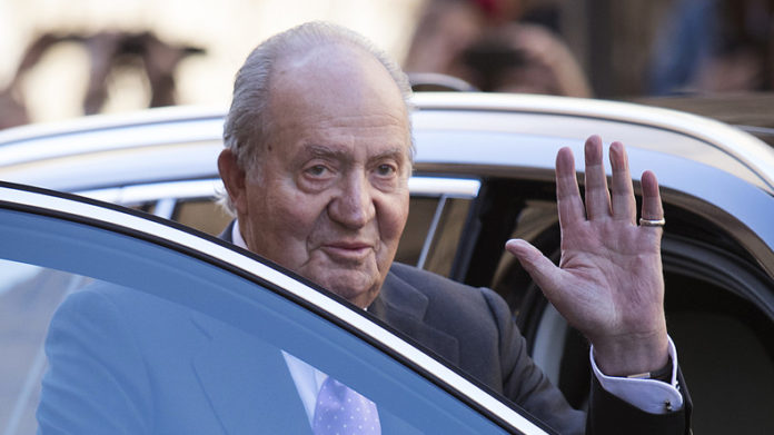 Soupçonné de corruption, l’ancien roi d’Espagne Juan Carlos quitte le pays