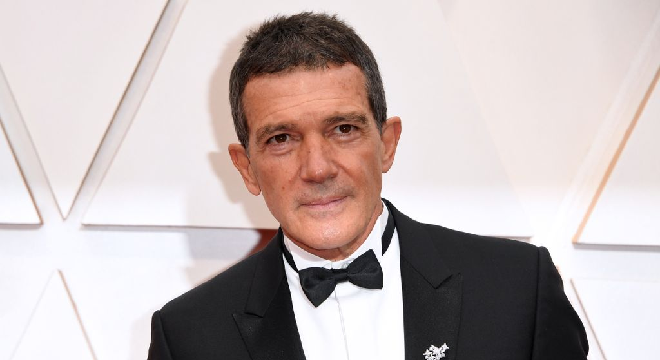 antonio-banderas-annonce-etre-atteint-par-le-coronavirus-le-jour-de-ses-60-ans2