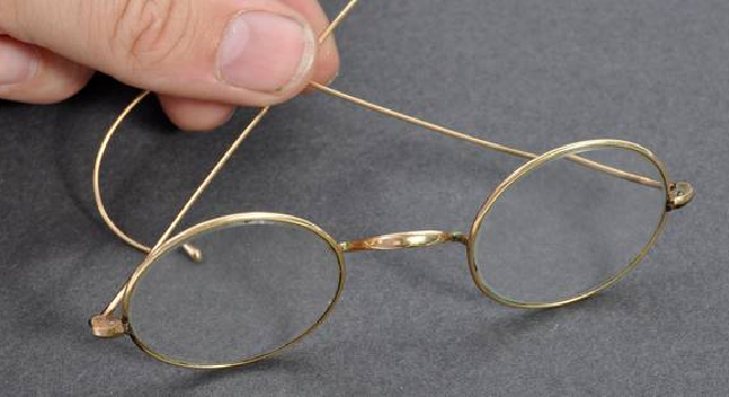 des-lunettes-de-gandhi-vendues-a-288-000-euros-aux-encheres