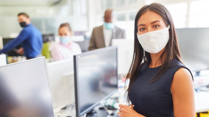 Hechmi Louzir recommande de porter le masque dans les espaces fermés et encombrés