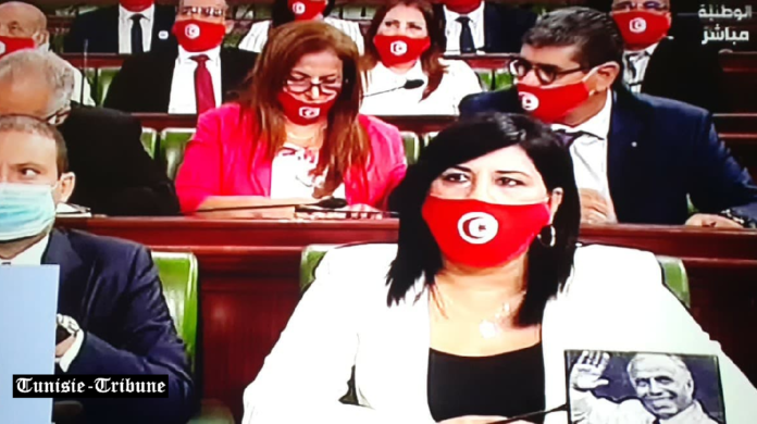 Abir Moussi rappelle à Hichem Mechichi qu’il a payé le prix fort de son passage au Parlement